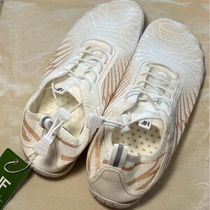 Women’s HIKE barefoot shoes, NWT